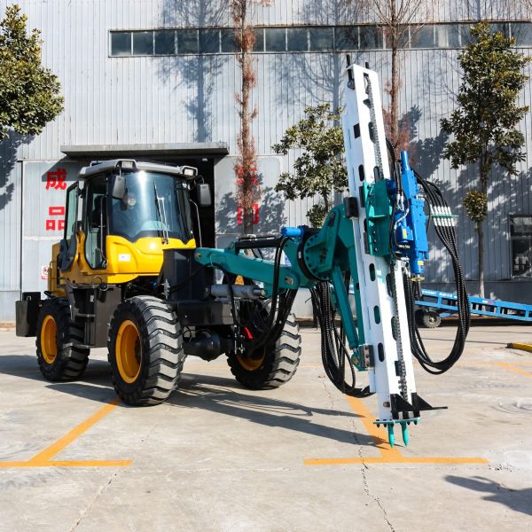 俄羅斯客戶蒞臨宏潤機械 參觀輪式隧道鉆機